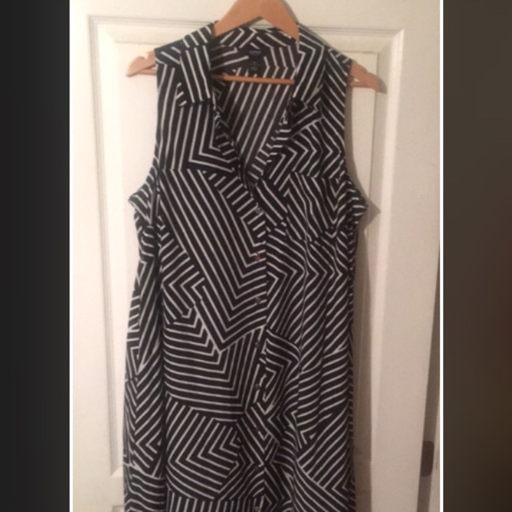 NWOT  Alfani Black & White Abstract Dress